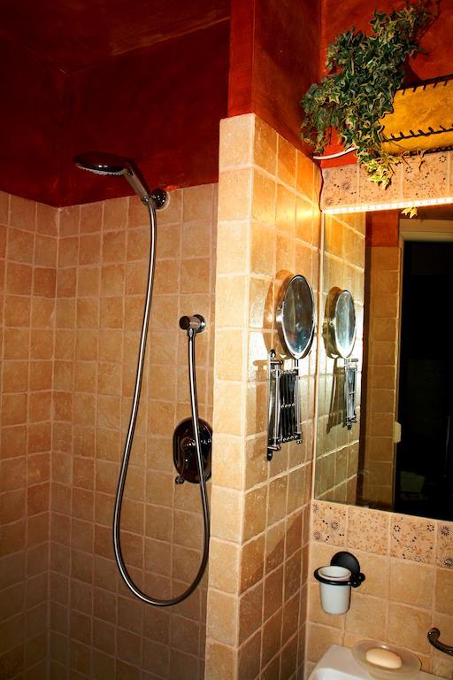 Bed And Breakfast Angolo Fiorito Civitavecchia Ruang foto