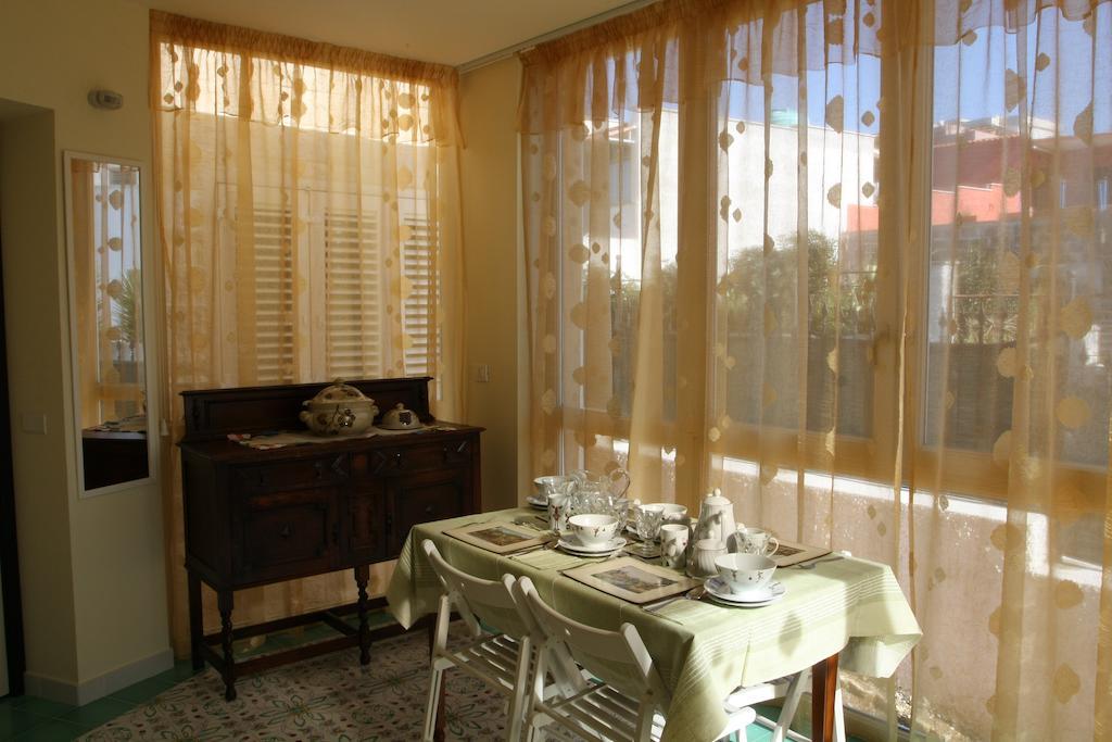 Bed And Breakfast Angolo Fiorito Civitavecchia Ruang foto