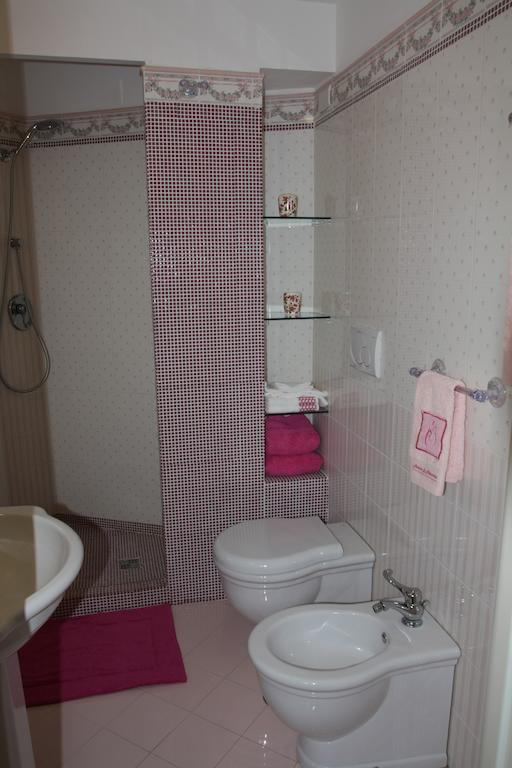 Bed And Breakfast Angolo Fiorito Civitavecchia Ruang foto