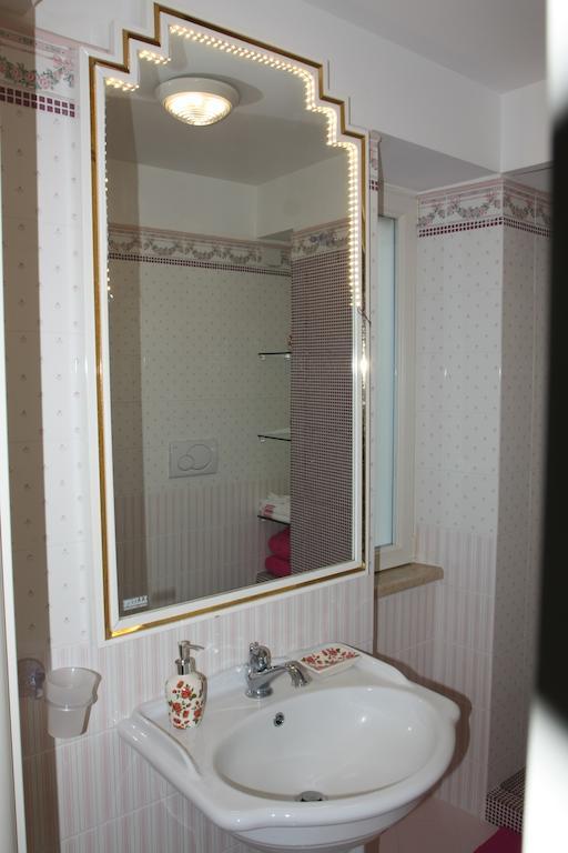 Bed And Breakfast Angolo Fiorito Civitavecchia Ruang foto