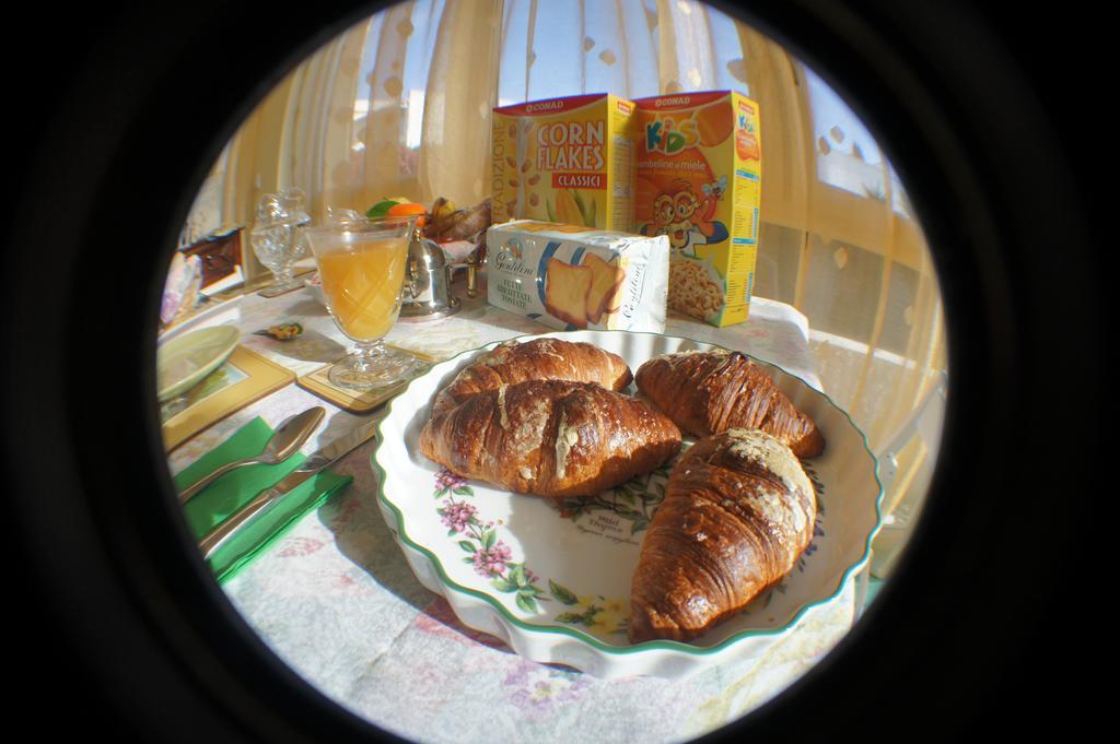 Bed And Breakfast Angolo Fiorito Civitavecchia Bagian luar foto